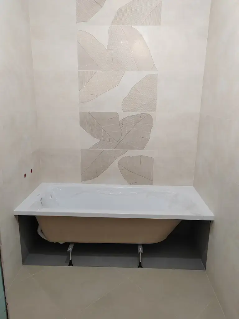 Установка ванны и плитка на стенах