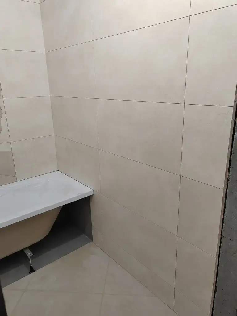 Плитка вокруг сантехники, ровные швы