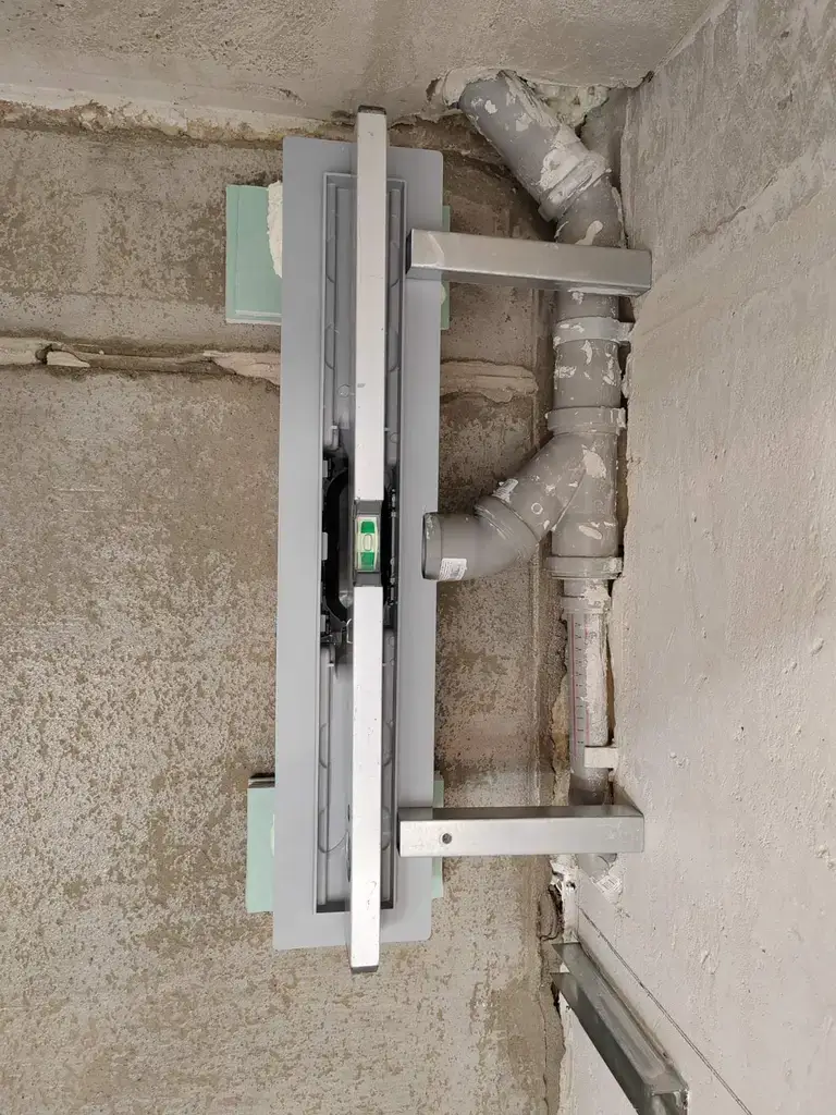 Инженерные узлы за сантехникой