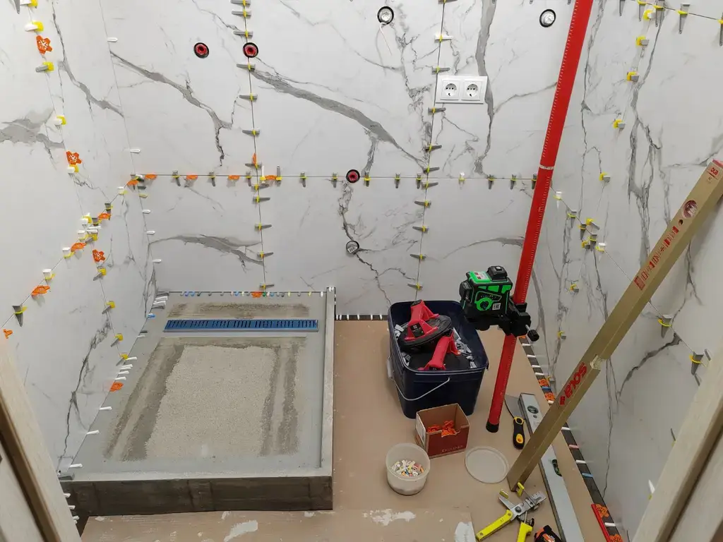 Подготовка стен и плитки под затирку