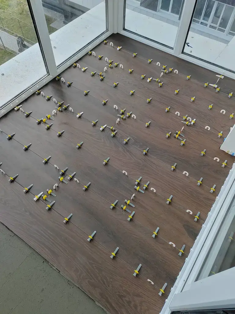 Примыкания паркета к стенам, ровная подрезка