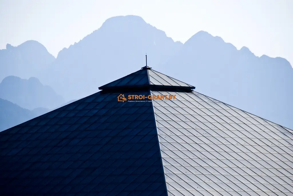 Плоская эксплуатируемая кровля частного дома в Минске — современный дизайн