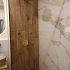 Душевая с линейным трапом и точной раскладкой плитки